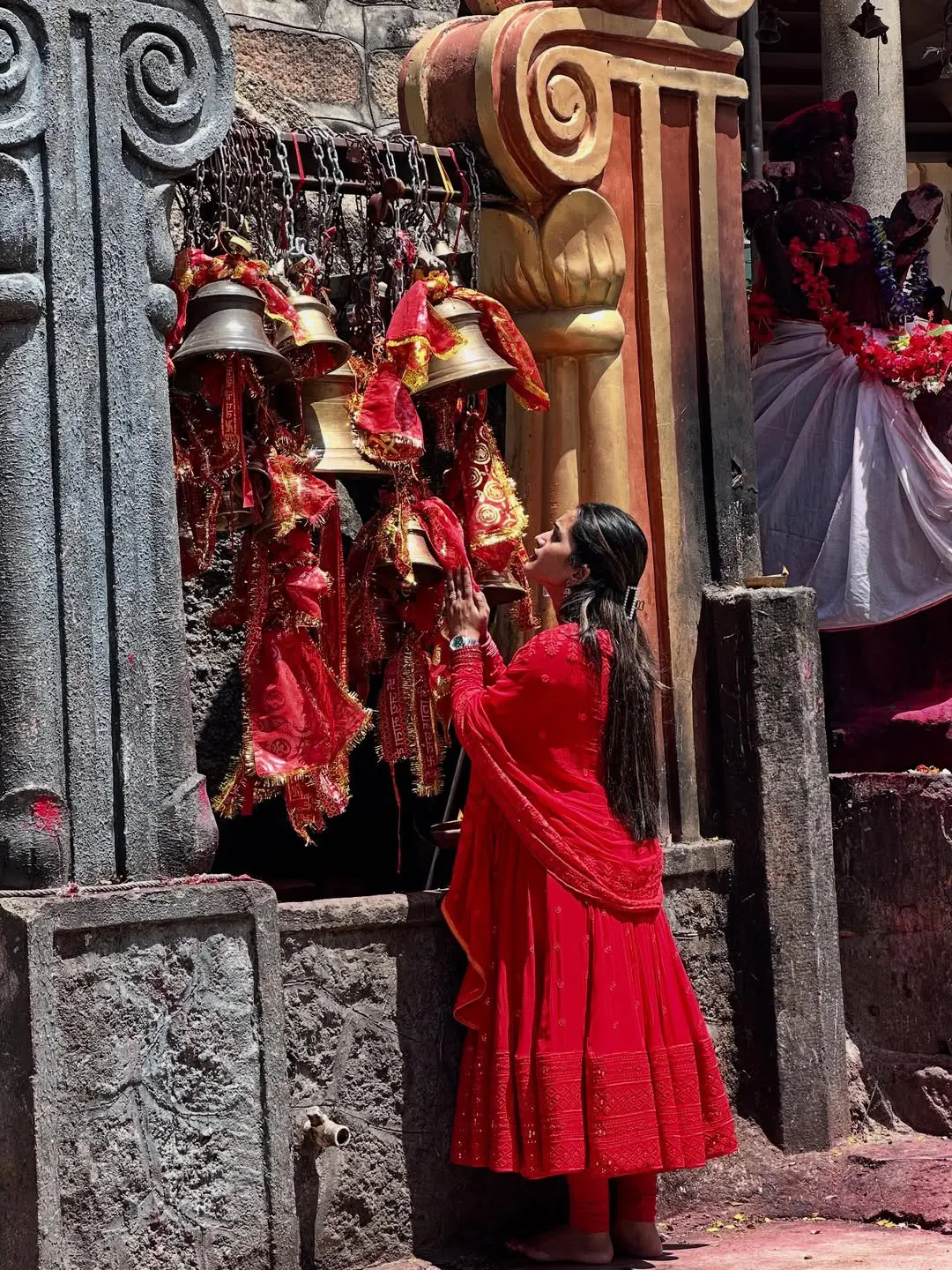 Sravanthi Chokarapu Visits Assam Kamakhya Temple