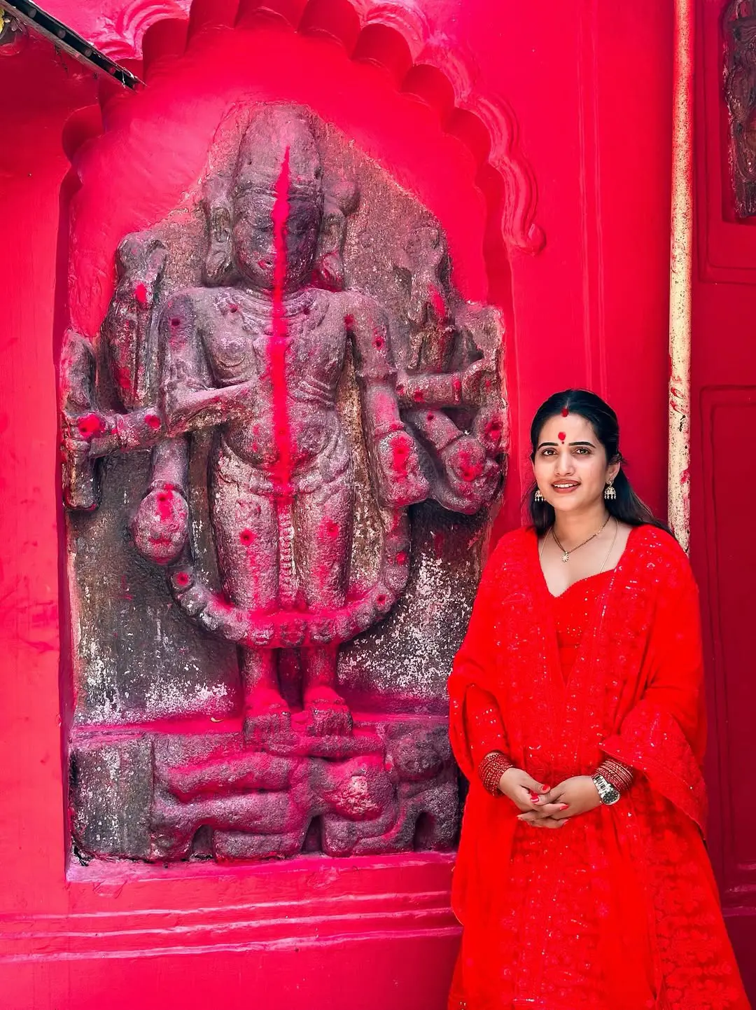 Sravanthi Chokarapu Visits Assam Kamakhya Temple
