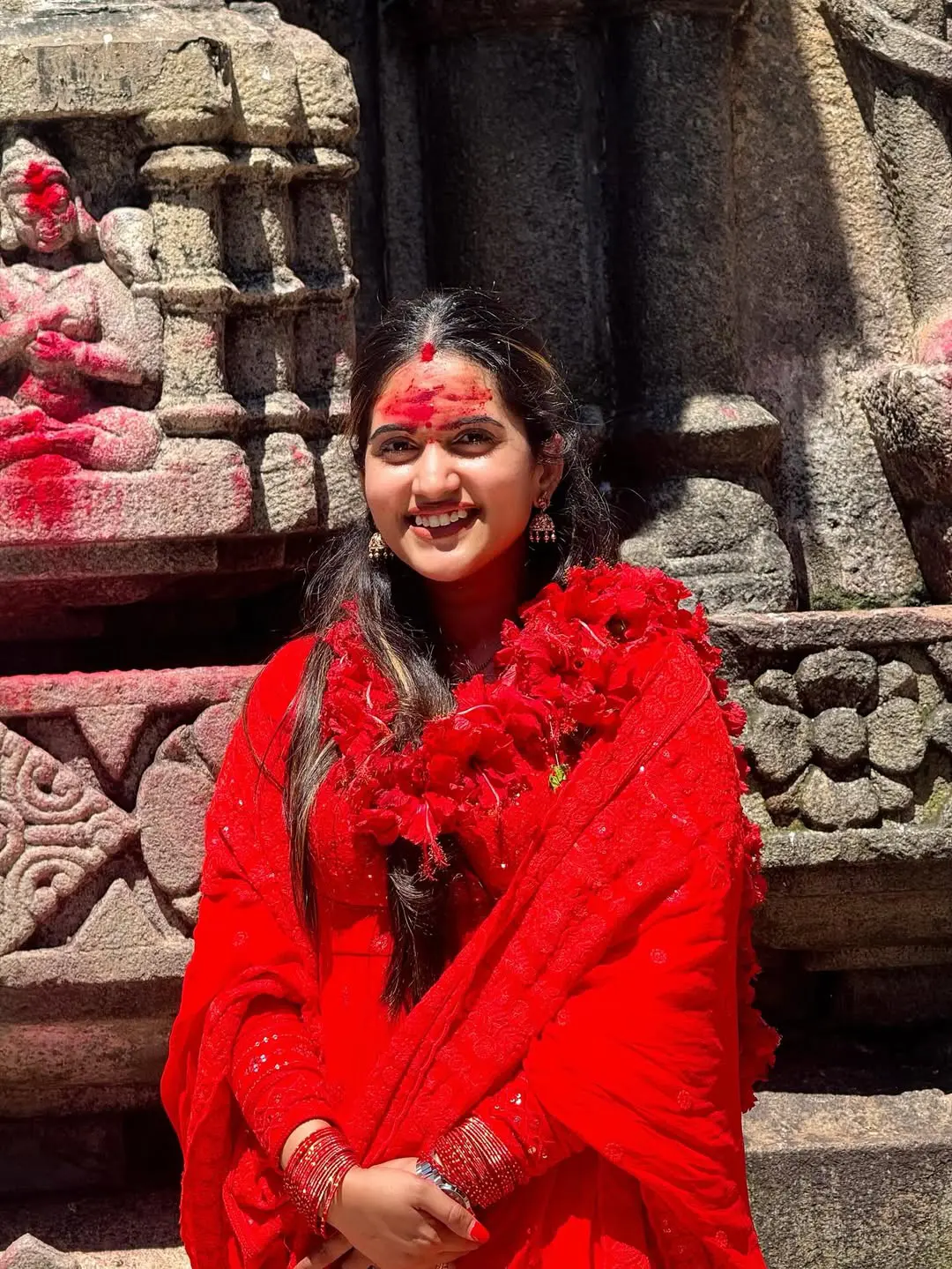 Sravanthi Chokarapu Visits Assam Kamakhya Temple