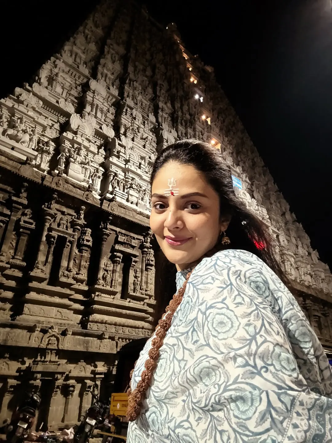 Anchor Sreemukhi Visits Arunachalam