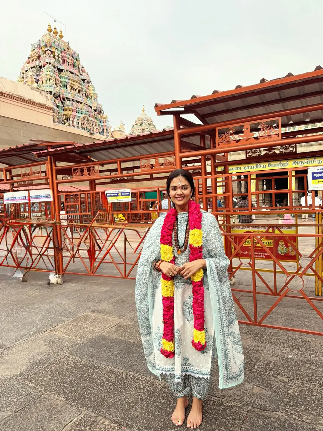 Anchor Sreemukhi Visits Arunachalam