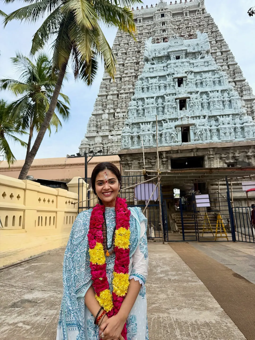 Anchor Sreemukhi Visits Arunachalam
