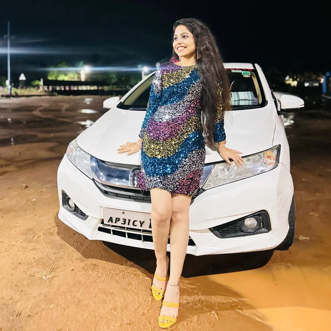 Bigg Boss 9 Telugu Common Girl Entry Srija Dammu Photos