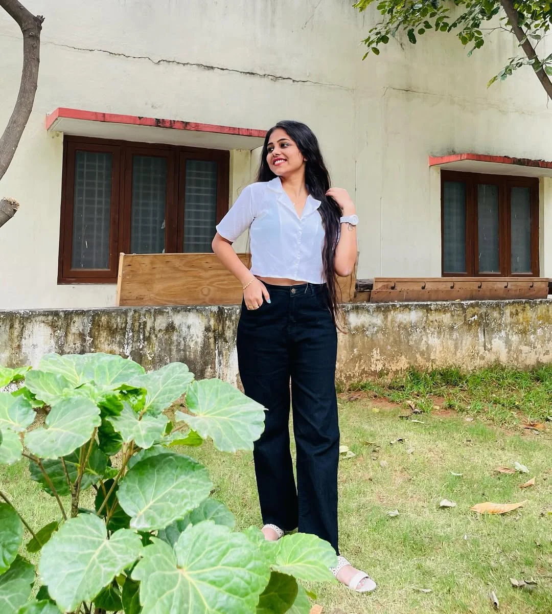 Bigg Boss 9 Telugu Common Girl Entry Srija Dammu Photos