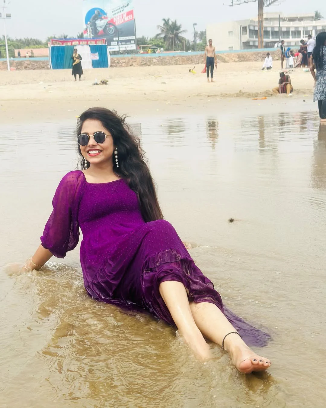 Bigg Boss 9 Telugu Common Girl Entry Srija Dammu Photos