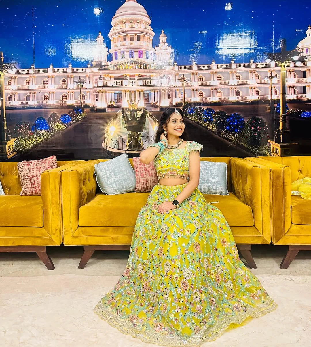 Bigg Boss 9 Telugu Common Girl Entry Srija Dammu Photos