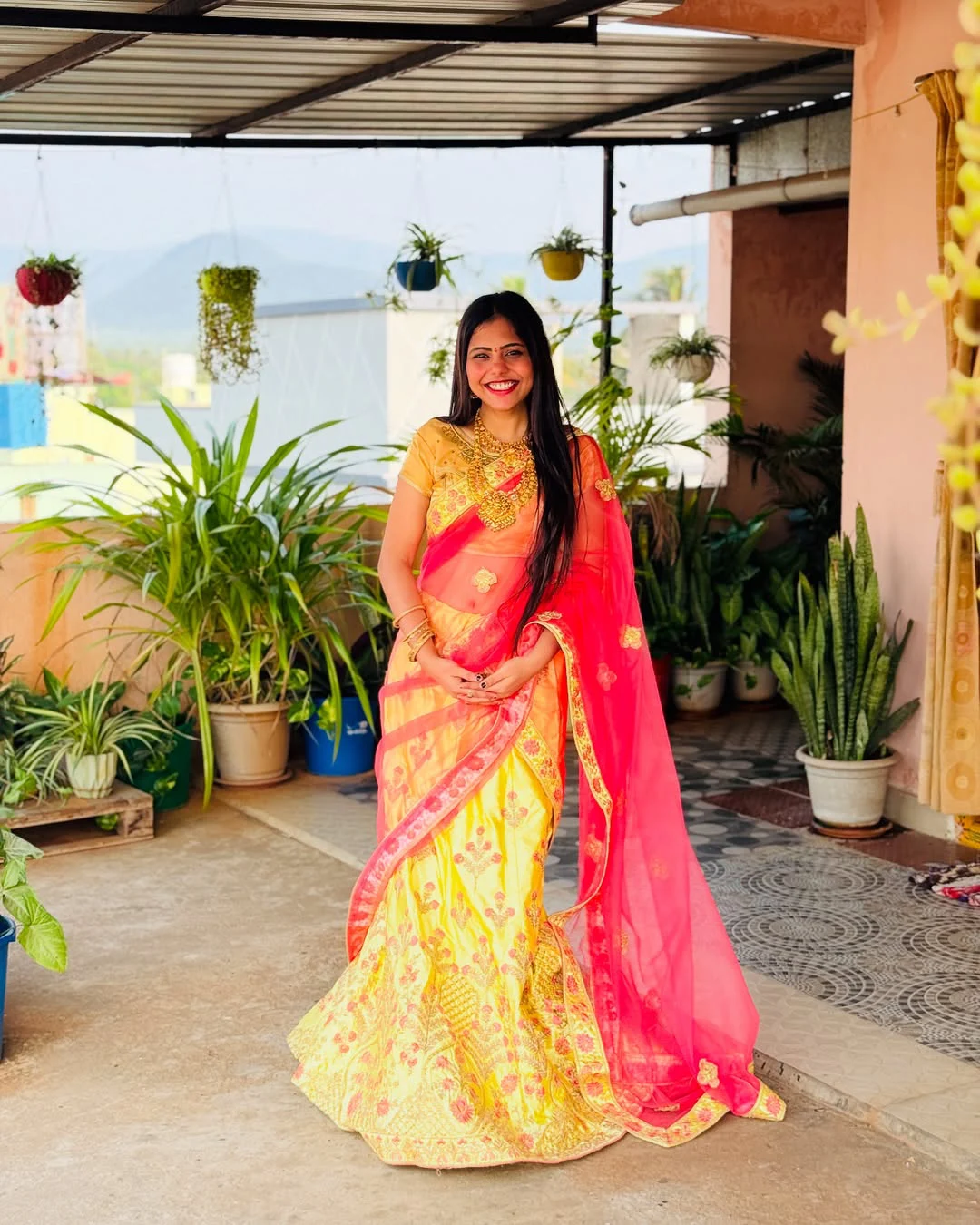 Bigg Boss 9 Telugu Common Girl Entry Srija Dammu Photos