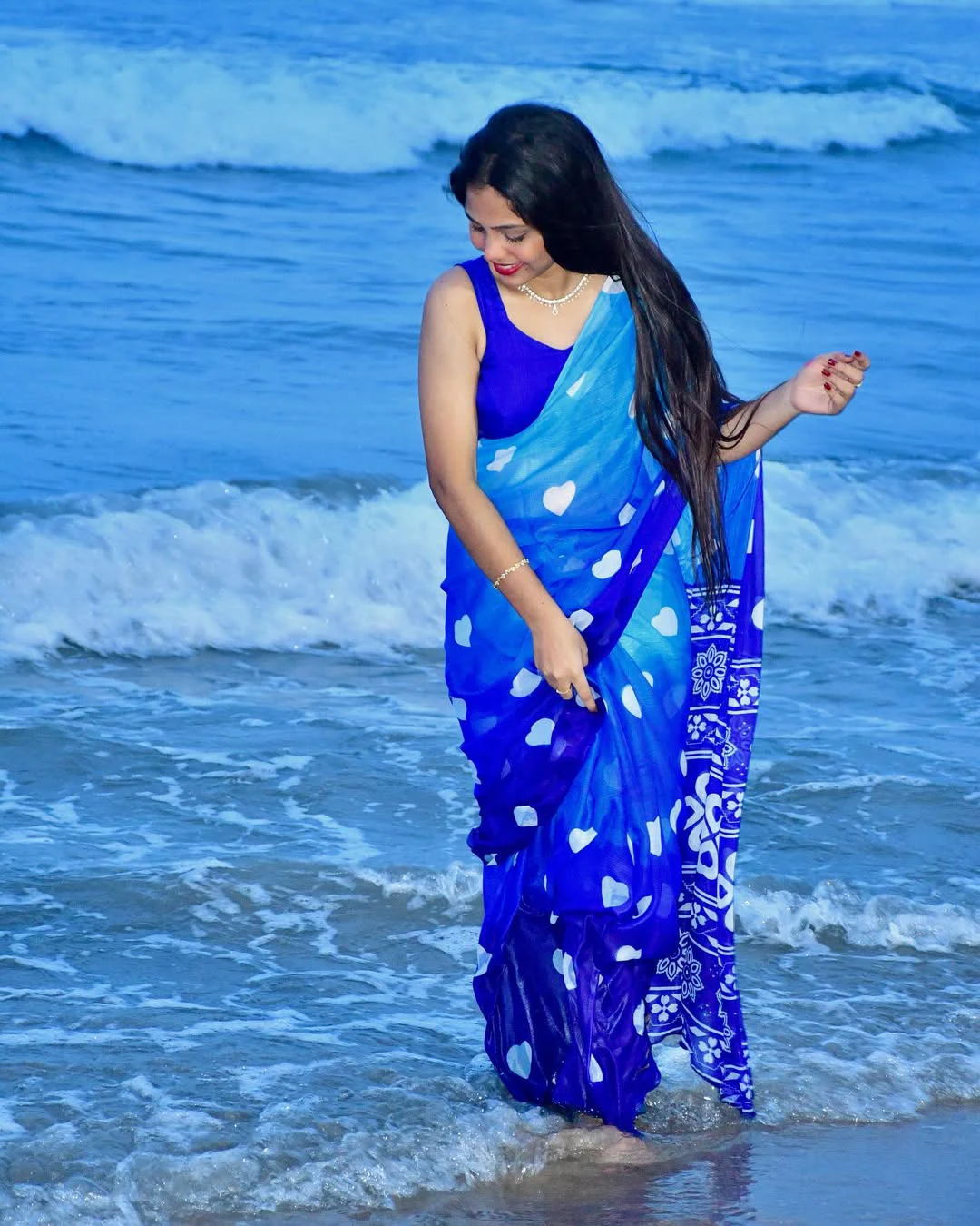 Bigg Boss 9 Telugu Common Girl Entry Srija Dammu Photos