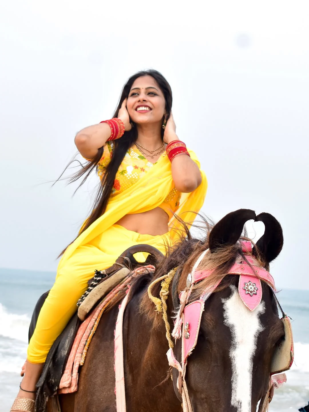 Bigg Boss 9 Telugu Common Girl Entry Srija Dammu Photos