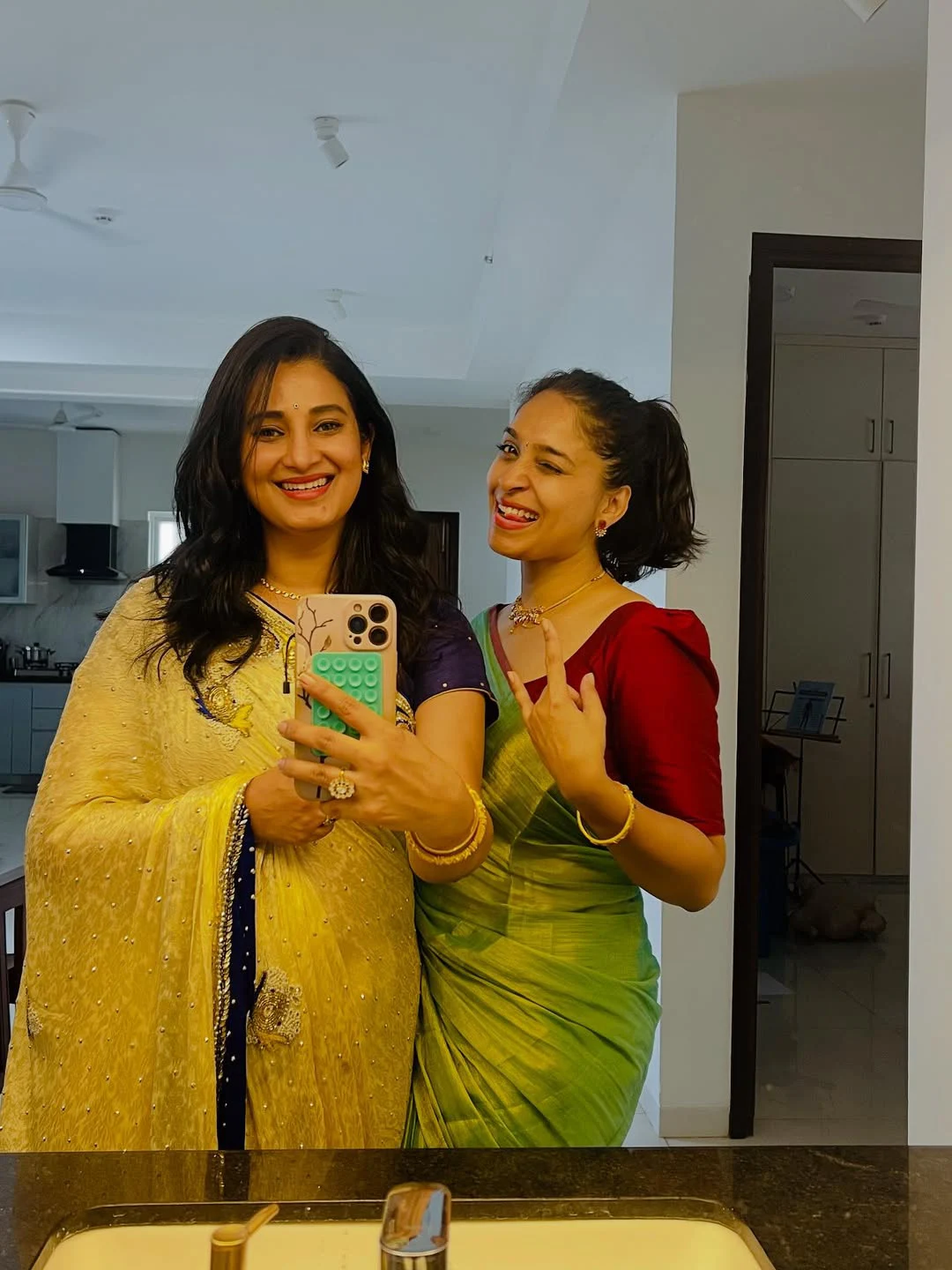 Suma Kanakala Celebrates Onam with Tollywood Anchors