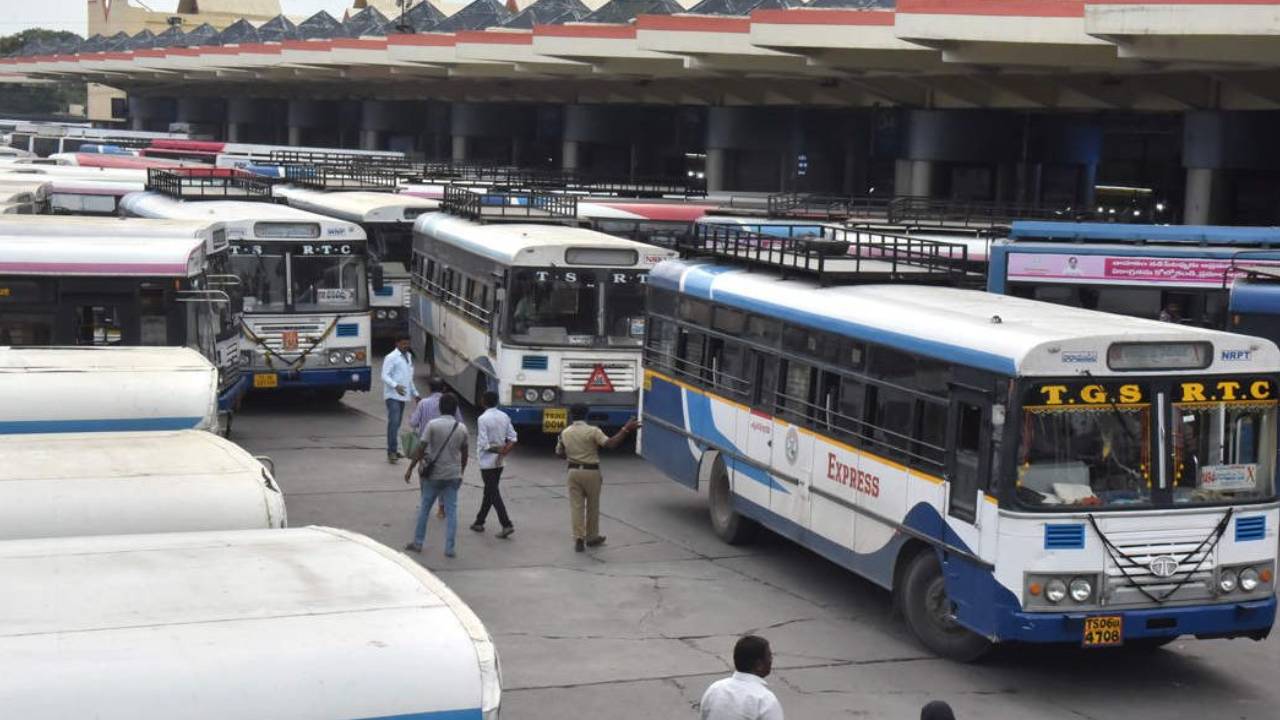 TGSRTC: ప్రయాణికులకు టీజీఎస్ ఆర్టీసీ గుడ్న్యూస్.. 7,754 స్పెషల్ బస్సులు.. ఏపీ, కర్ణాటక, మహారాష్ట్రాలకు కూడా.. TGSRTC: ప్రయాణికులకు టీజీఎస్ ఆర్టీసీ గుడ్న్యూస్.. 7,754 స్పెషల్ బస్సులు.. ఏపీ, కర్ణాటక, మహారాష్ట్రాలకు కూడా..