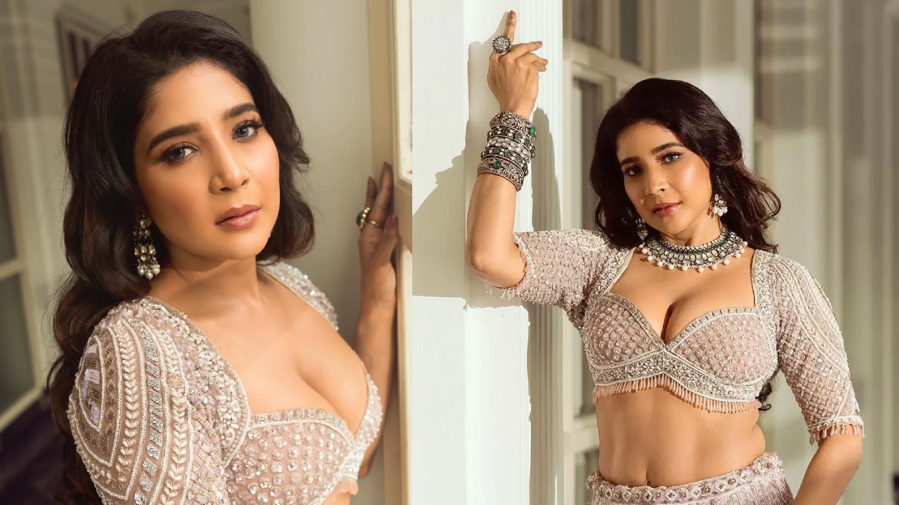 Sakshi Agarwal: పాపం.. ఈ బ్యూటీకి వింత సమస్య వచ్చింది.. ఒకటి అనుకోని ఇంకోటి తిన్నదట.. చాలా బాధపడుతోంది! Sakshi Agarwal: పాపం.. ఈ బ్యూటీకి వింత సమస్య వచ్చింది.. ఒకటి అనుకోని ఇంకోటి తిన్నదట.. చాలా బాధపడుతోంది!