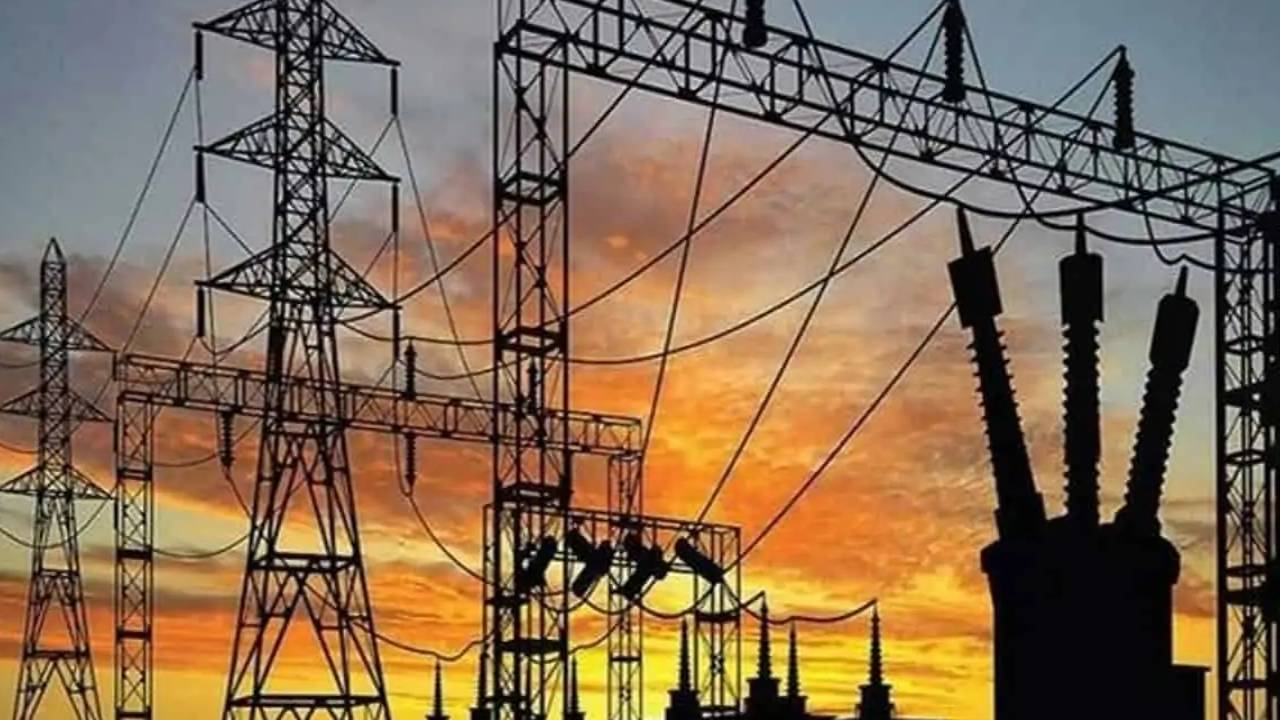 Telangana Govt : నిరుద్యోగులకు భారీ శుభవార్త.. విద్యుత్ శాఖలో 3వేల ఉద్యోగాల భర్తీకి త్వరలో నోటిఫికేషన్..? Telangana Govt : నిరుద్యోగులకు భారీ శుభవార్త.. విద్యుత్ శాఖలో 3వేల ఉద్యోగాల భర్తీకి త్వరలో నోటిఫికేషన్..?