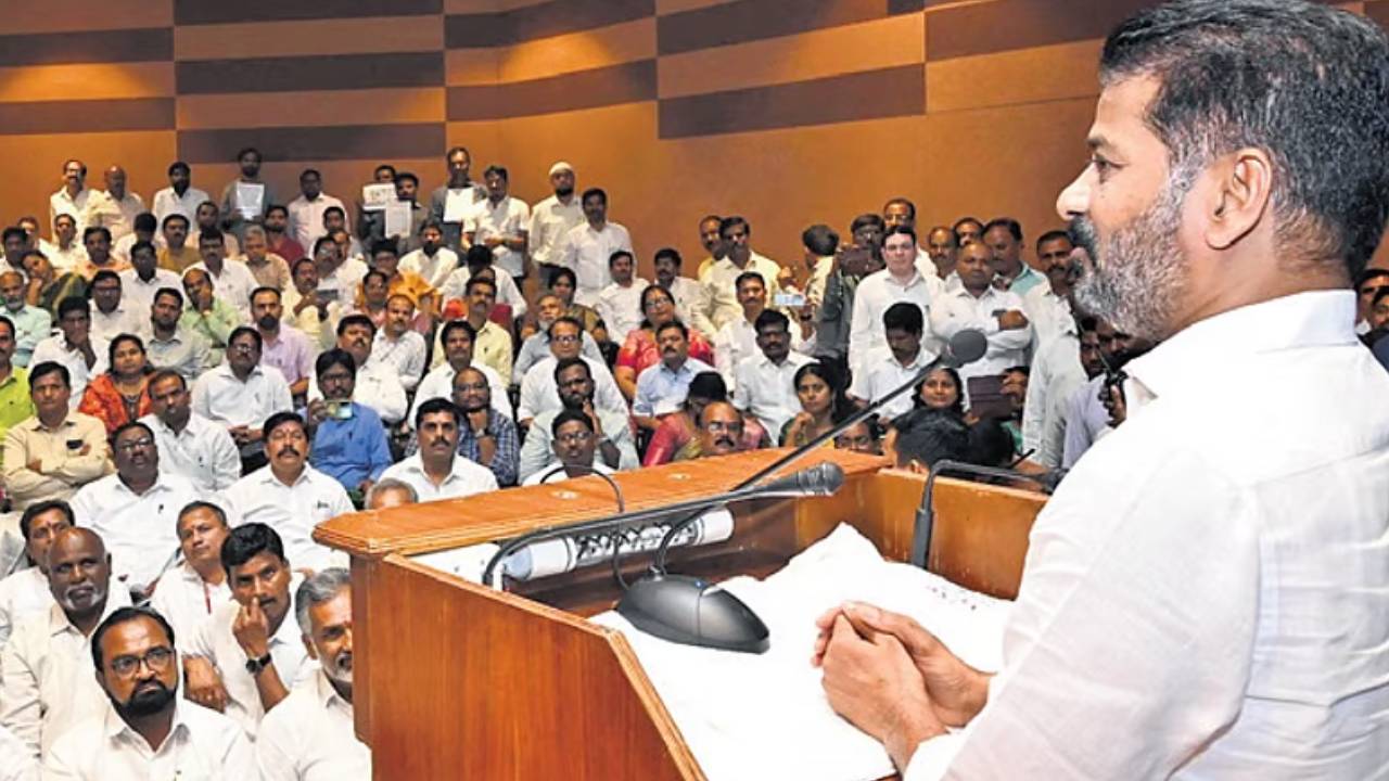 Telangana Govt : తెలంగాణ సర్కార్ కీలక నిర్ణయం.. ఉద్యోగులకు దసరా బొనాంజా..! Telangana Govt : తెలంగాణ సర్కార్ కీలక నిర్ణయం.. ఉద్యోగులకు దసరా బొనాంజా..!