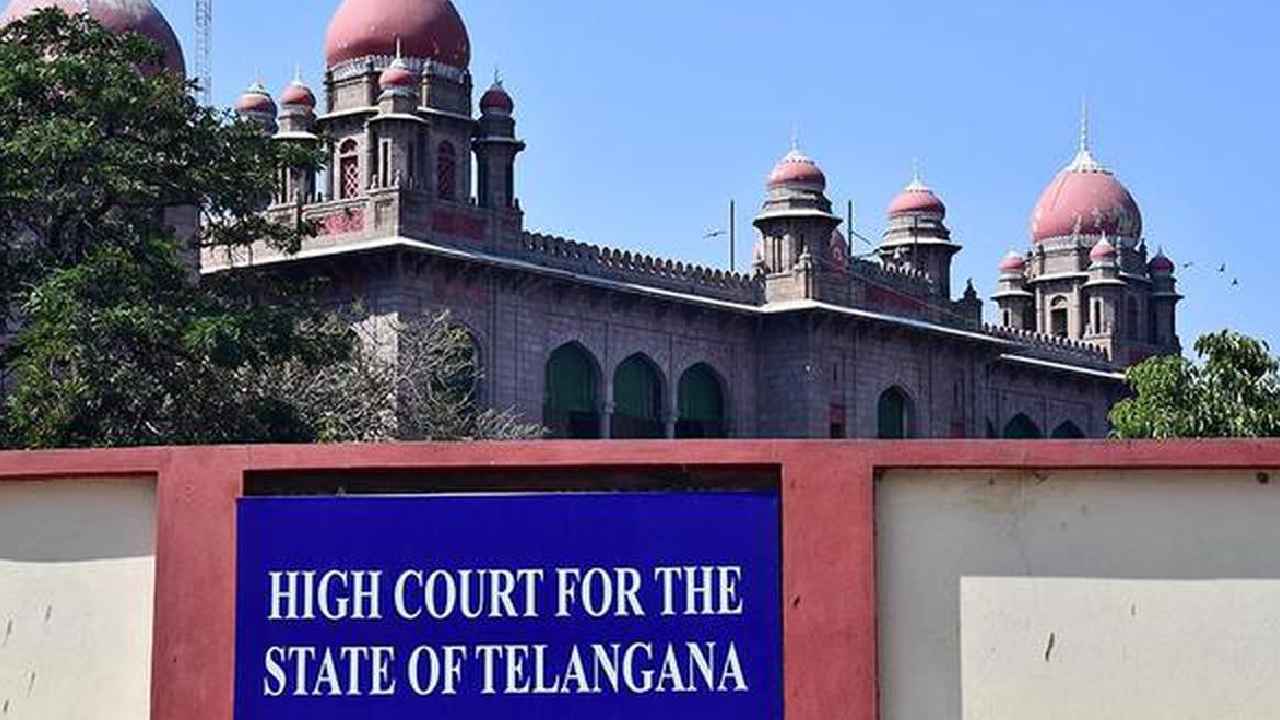 Group 1 Petitions: గ్రూప్ 1 పిటిషన్లు.. రేపే హైకోర్టు తీర్పు.. సర్వత్రా ఉత్కంఠ.. Group 1 Petitions: గ్రూప్ 1 పిటిషన్లు.. రేపే హైకోర్టు తీర్పు.. సర్వత్రా ఉత్కంఠ..