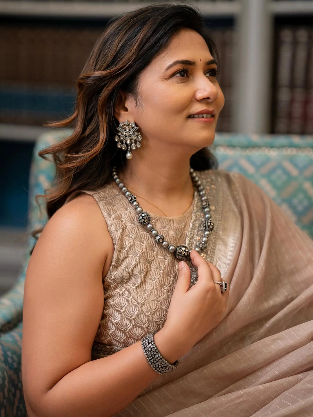 Thabitha Sukumar Shines in Saree
