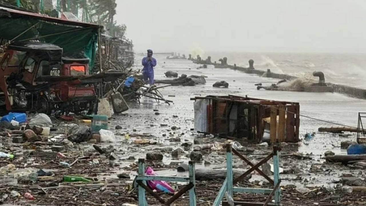 Typhoon Ragasa: వామ్మో.. ఈ ఏడాదిలో అత్యంత శక్తివంతమైన తుఫాను.. ఎమర్జెన్సీ ప్రకటించిన చైనా.. ఉత్తర పిలిప్పీన్స్ ప్రాంతాల్లో విధ్వంసం.. Typhoon Ragasa: వామ్మో.. ఈ ఏడాదిలో అత్యంత శక్తివంతమైన తుఫాను.. ఎమర్జెన్సీ ప్రకటించిన చైనా.. ఉత్తర పిలిప్పీన్స్ ప్రాంతాల్లో విధ్వంసం..