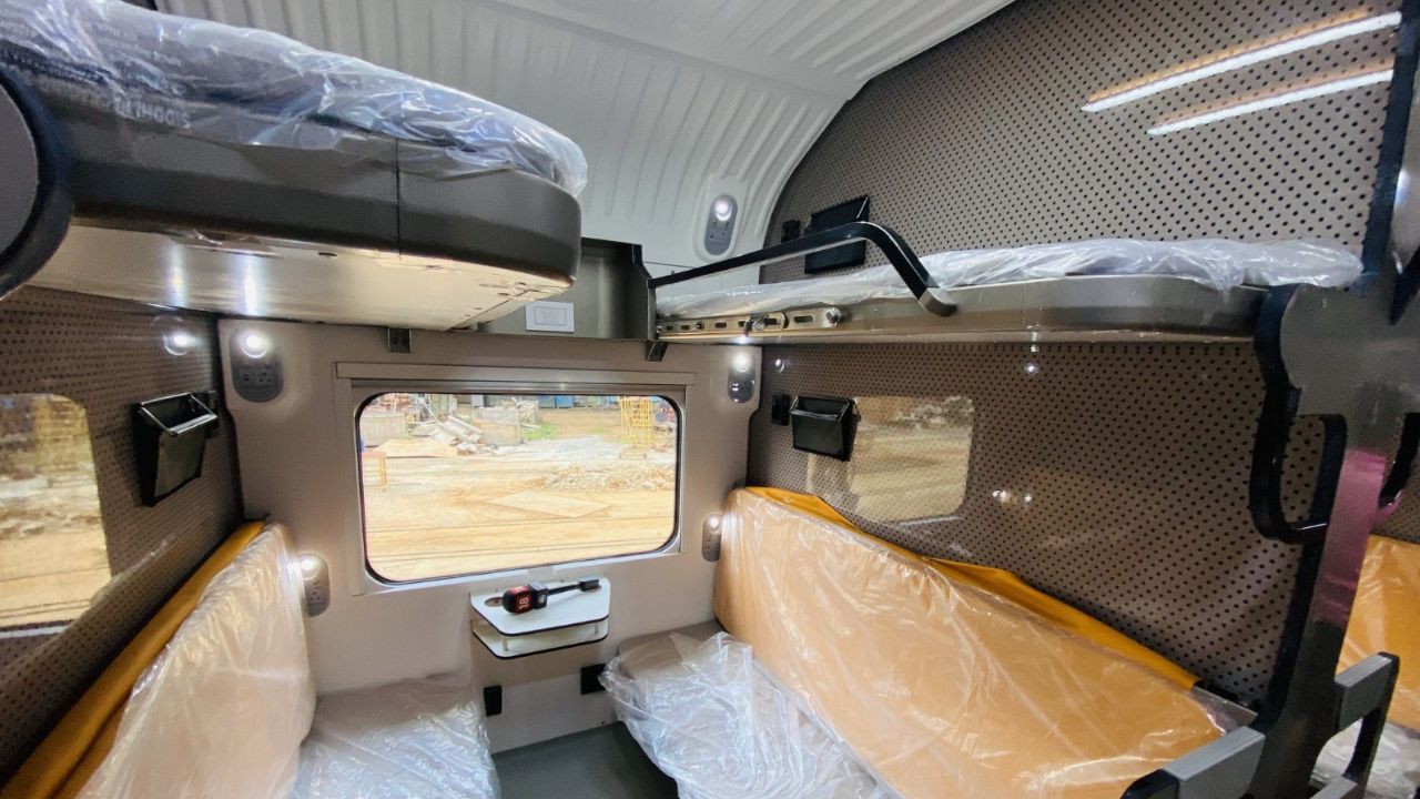 Vande Bharat Sleeper: వందే భారత్ స్లీపర్ కోచ్‌లు.. ఏమున్నాయిరా బాబూ.. ఫొటోలు