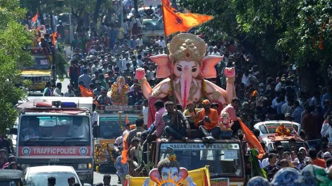 హైదరాబాద్లో నిమజ్జనం రూట్ మ్యాప్ ఇదే.. ఇవాళ, రేపు ఈ రూట్లలో అస్సలు వెళ్లకండి.. హైదరాబాద్లో నిమజ్జనం రూట్ మ్యాప్ ఇదే.. ఇవాళ, రేపు ఈ రూట్లలో అస్సలు వెళ్లకండి..