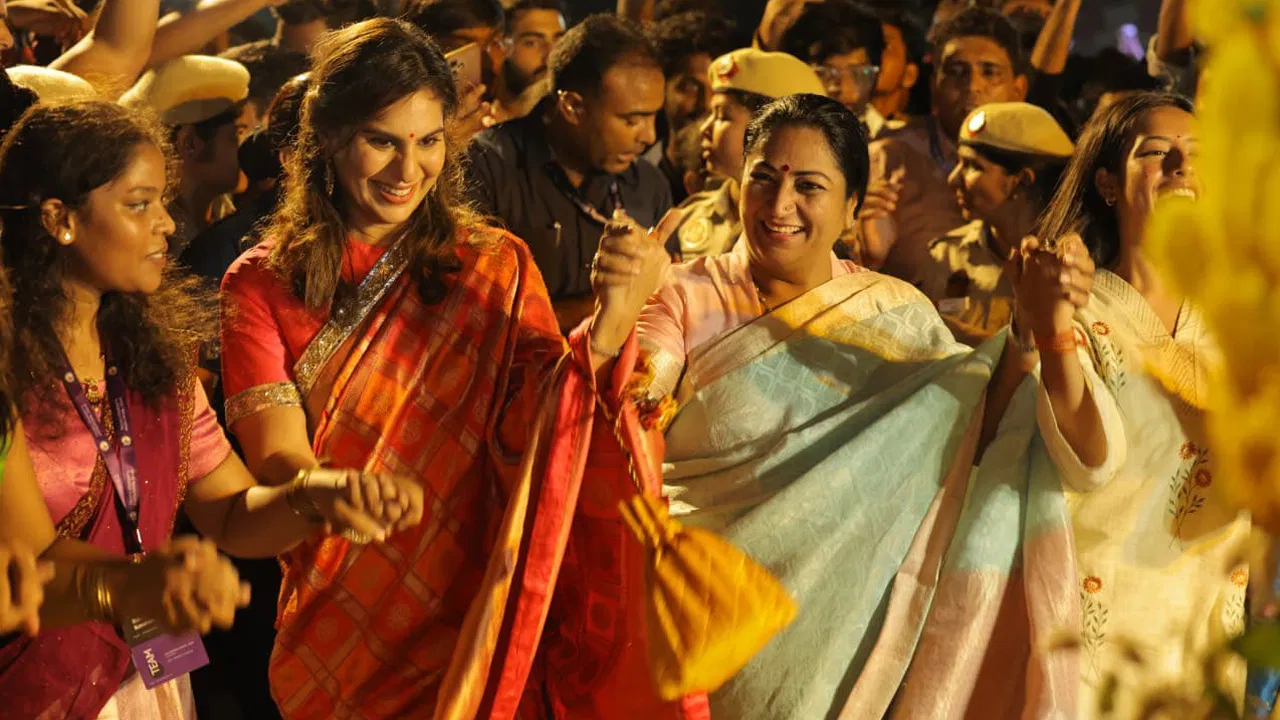 Upasana: ఢిల్లీలో బతుకమ్మ సంబరాలు.. ముఖ్యమంత్రితో ఆడిపాడిన మెగా కోడలు Upasana: ఢిల్లీలో బతుకమ్మ సంబరాలు.. ముఖ్యమంత్రితో ఆడిపాడిన మెగా కోడలు