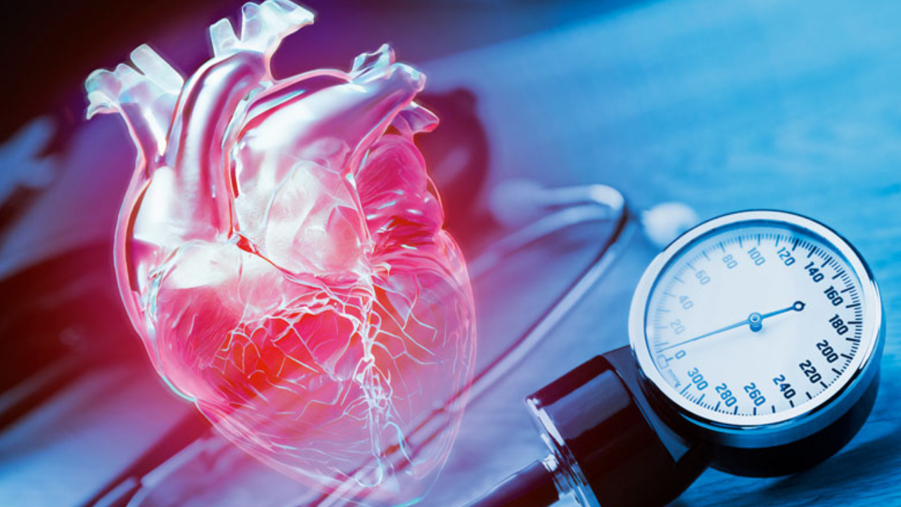 Hypertension: డేంజర్ బెల్స్.. పెరుగుతున్న హైపర్ టెన్షన్ భాదితులు.. ప్రమాదంలో యువత Hypertension: డేంజర్ బెల్స్.. పెరుగుతున్న హైపర్ టెన్షన్ భాదితులు.. ప్రమాదంలో యువత