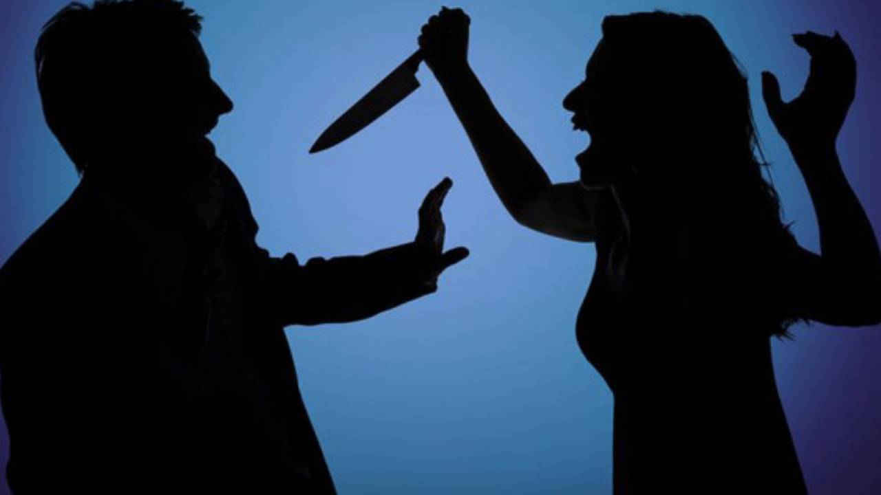 Wife Kills Husband : కోకాపేట్లో దారుణం.. కూరగాయల కత్తితో రప్పారప్పా పొడిచి.. భర్తను చంపిన భార్య.. అర్ధరాత్రి జరిగిన ఆ ఘటన వల్లే.. Wife Kills Husband : కోకాపేట్లో దారుణం.. కూరగాయల కత్తితో రప్పారప్పా పొడిచి.. భర్తను చంపిన భార్య.. అర్ధరాత్రి జరిగిన ఆ ఘటన వల్లే..