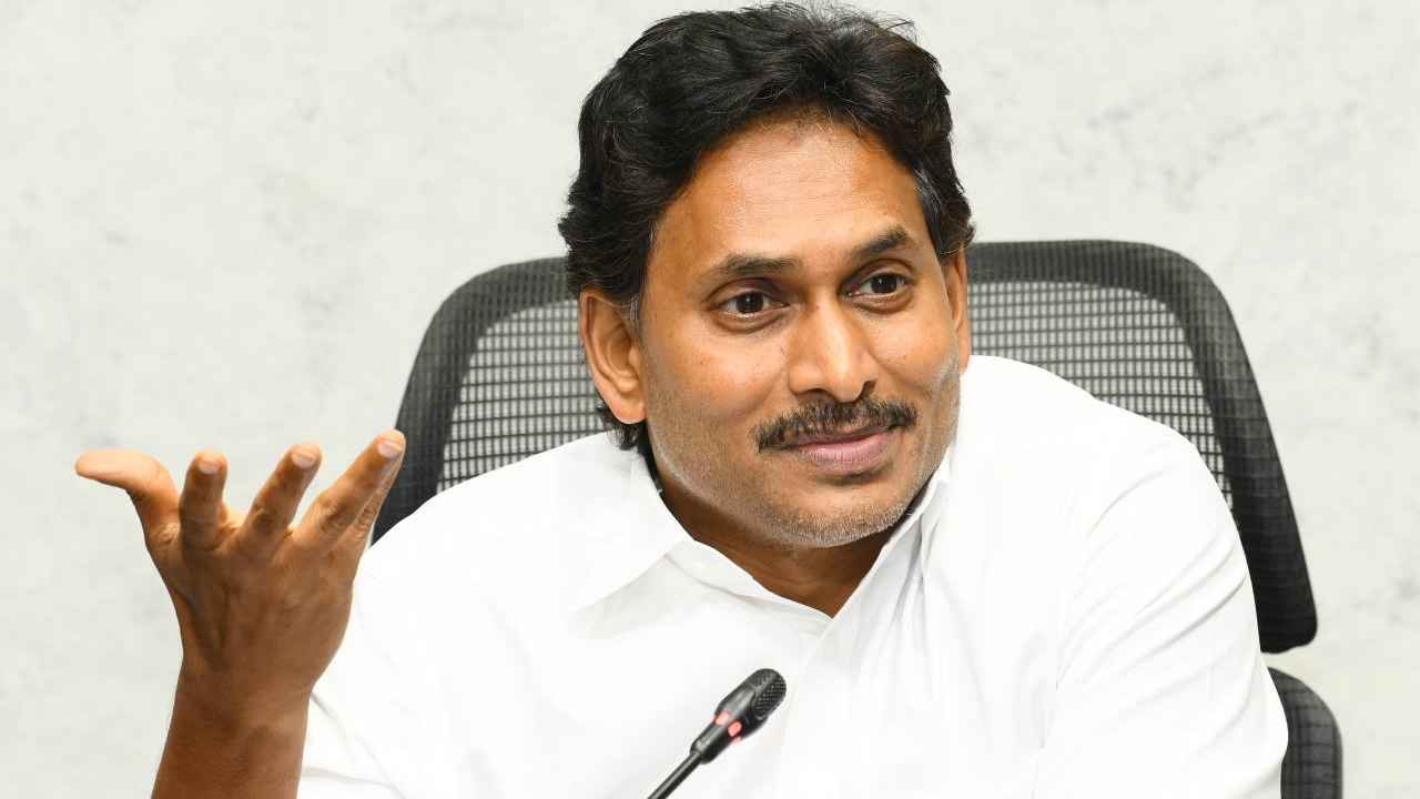 Ys Jagan: అసెంబ్లీలో ప్రజల గొంతు వినాలని ప్రభుత్వానికి లేదు.. 2 నిమిషాల్లో ఏం మాట్లాడాలి?- జగన్ Ys Jagan: అసెంబ్లీలో ప్రజల గొంతు వినాలని ప్రభుత్వానికి లేదు.. 2 నిమిషాల్లో ఏం మాట్లాడాలి?- జగన్