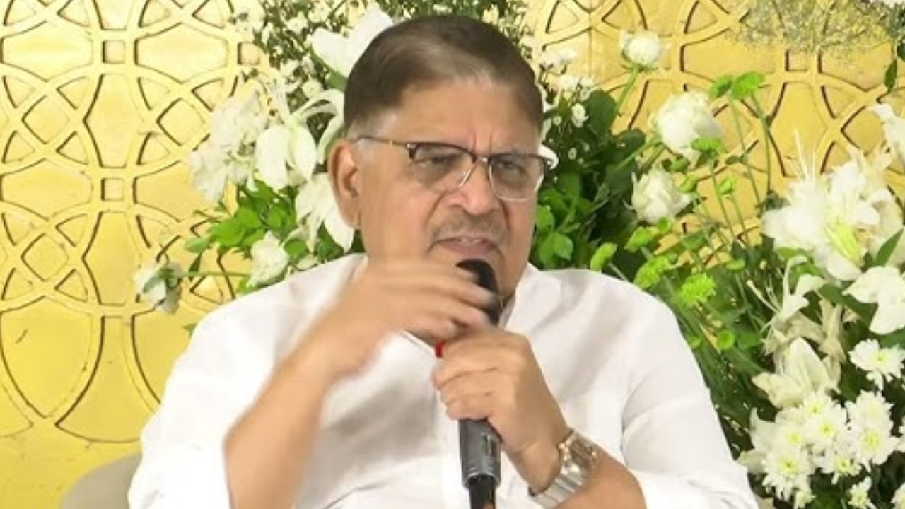 Allu Aravind: మానాన్న జైలుకు వెళ్లారు.. అల్లు అరవింద్ వ్యాఖ్యలు వైరల్ Allu Aravind: మానాన్న జైలుకు వెళ్లారు.. అల్లు అరవింద్ వ్యాఖ్యలు వైరల్