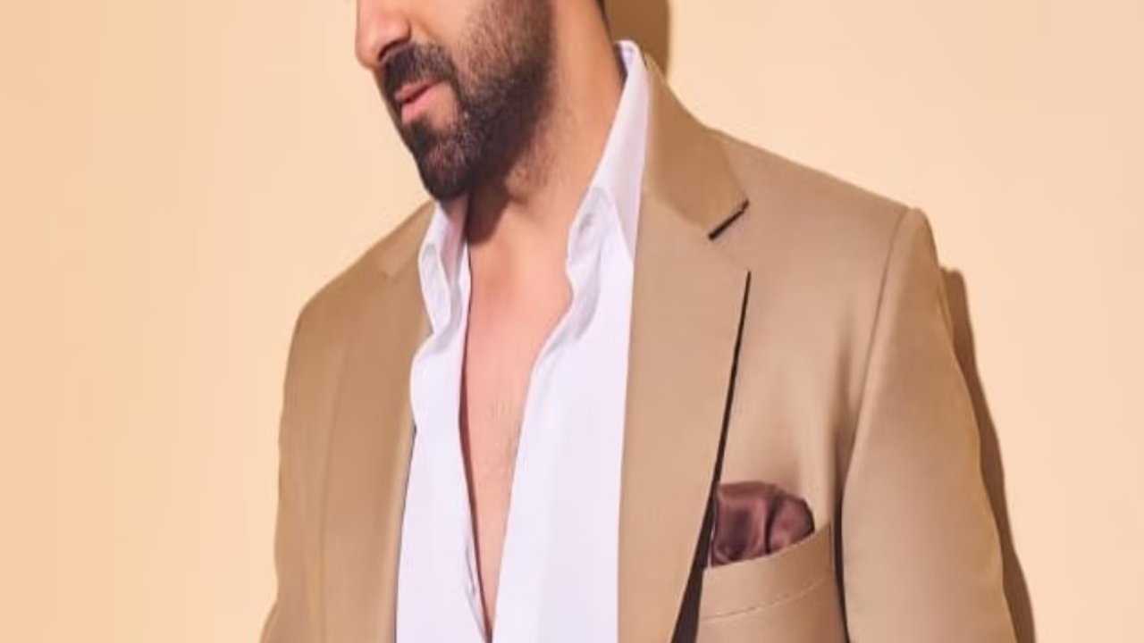 Bollywood: ఒకప్పుడు రైళ్లో పాటలు పడుకునేవాడు.. బాలీవుడ్ లో స్టార్ హీరో అయ్యాడు.. రష్మికతో సినిమా చేస్తున్నాడు! Bollywood: ఒకప్పుడు రైళ్లో పాటలు పడుకునేవాడు.. బాలీవుడ్ లో స్టార్ హీరో అయ్యాడు.. రష్మికతో సినిమా చేస్తున్నాడు!