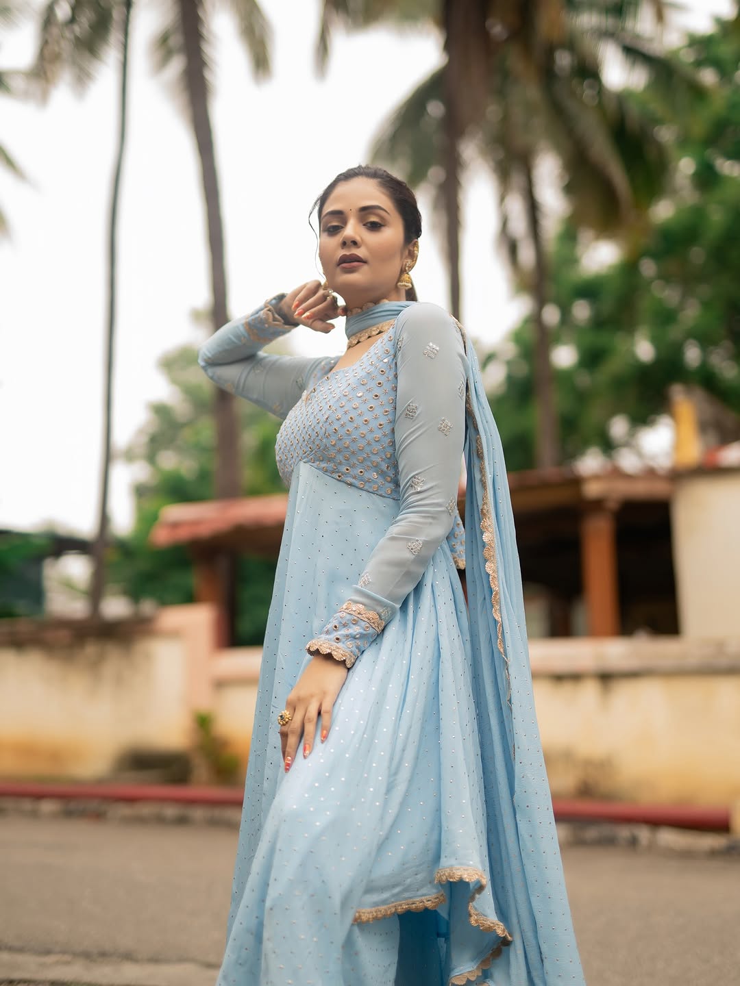 anchor sreemukhi latest photoshoot goes viral on social media