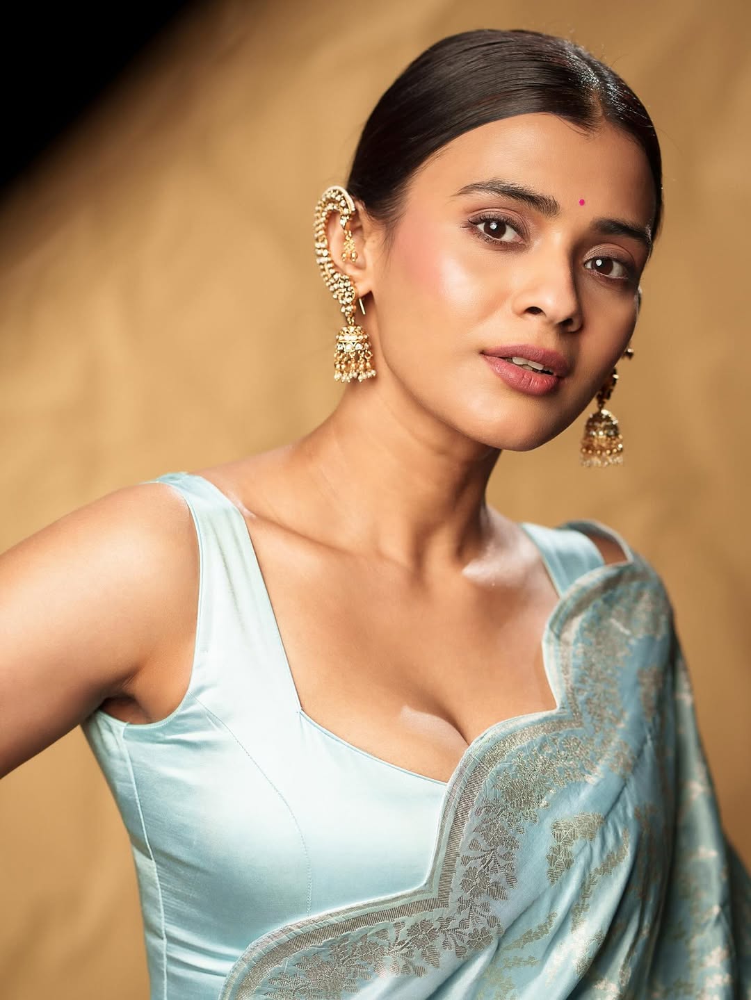 Hebah patel latest photoshoot goes viral on social media