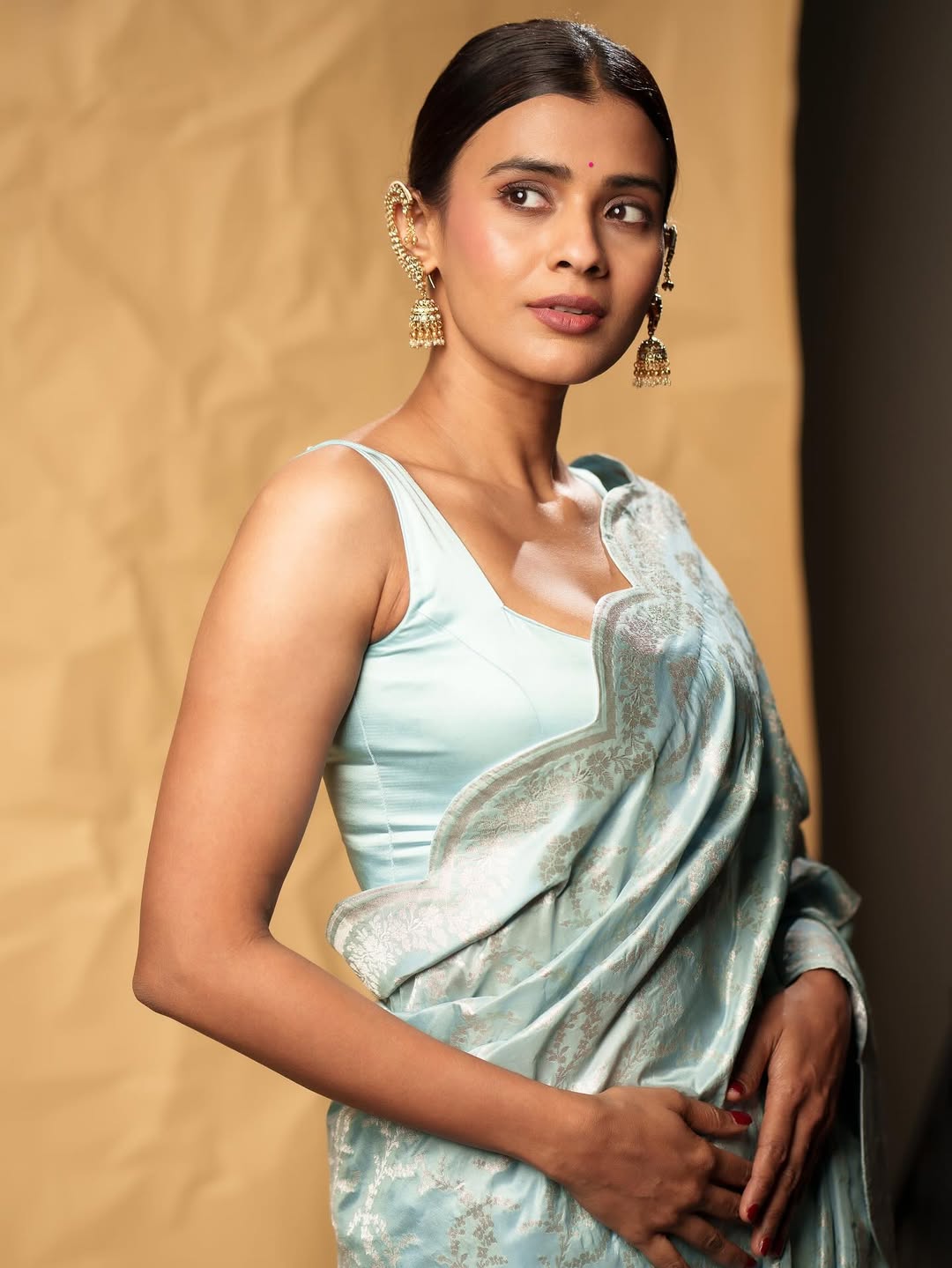 Hebah patel latest photoshoot goes viral on social media