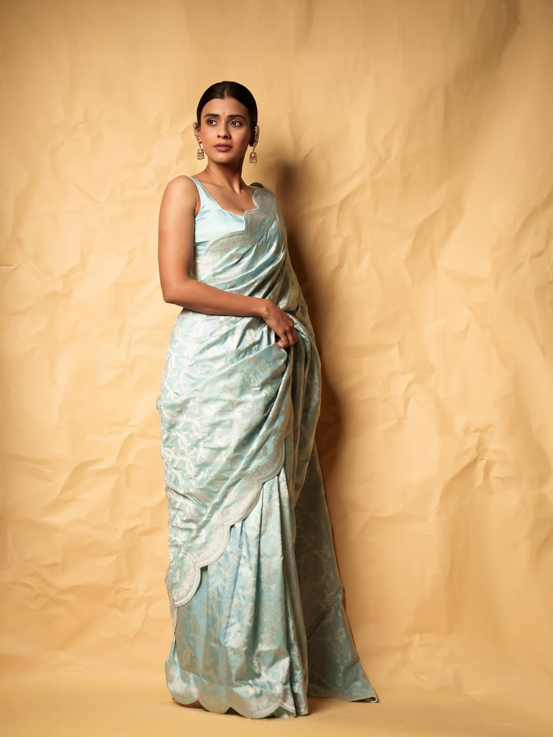 Hebah patel latest photoshoot goes viral on social media