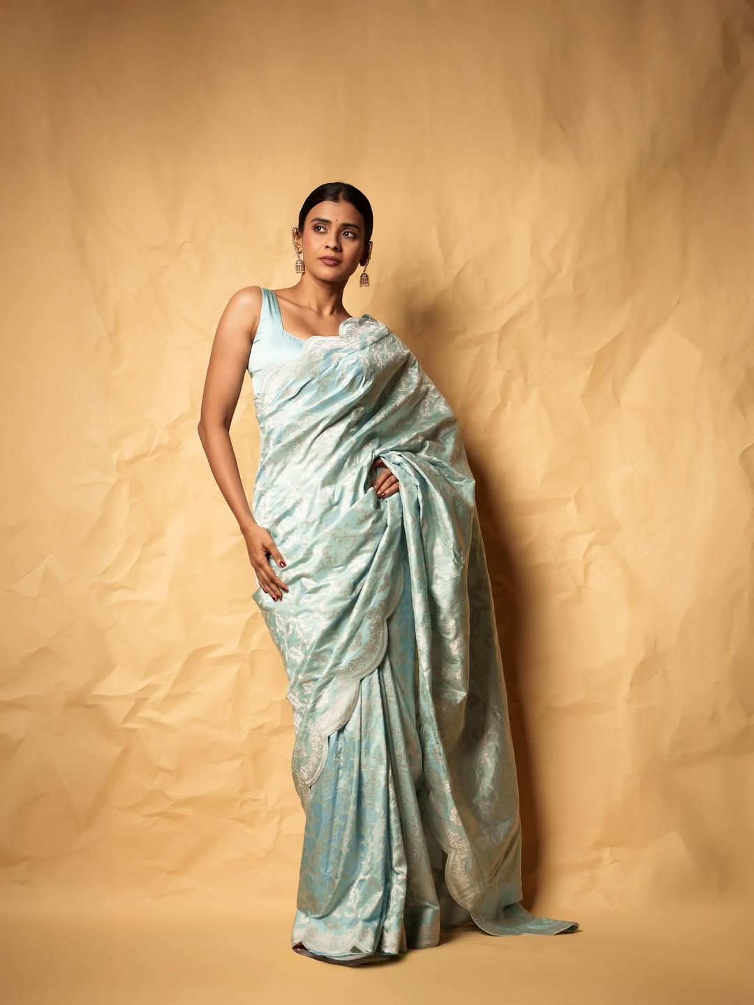 Hebah patel latest photoshoot goes viral on social media