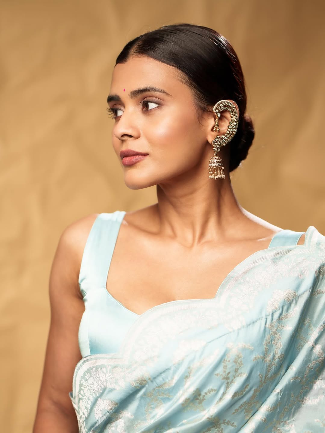 Hebah patel latest photoshoot goes viral on social media