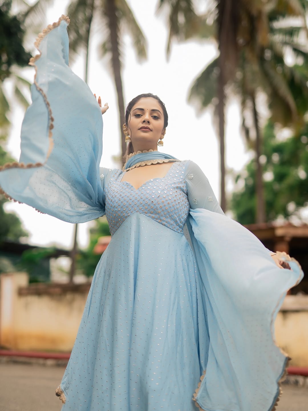 anchor sreemukhi latest photoshoot goes viral on social media