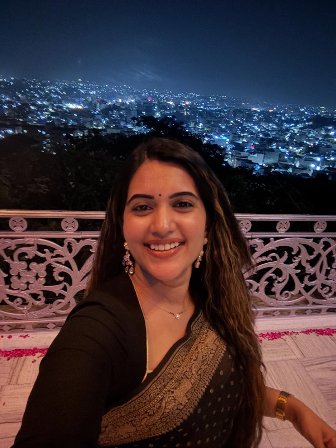 Hot anchor Sravanthi Chokkarapu in Falaknama Palace