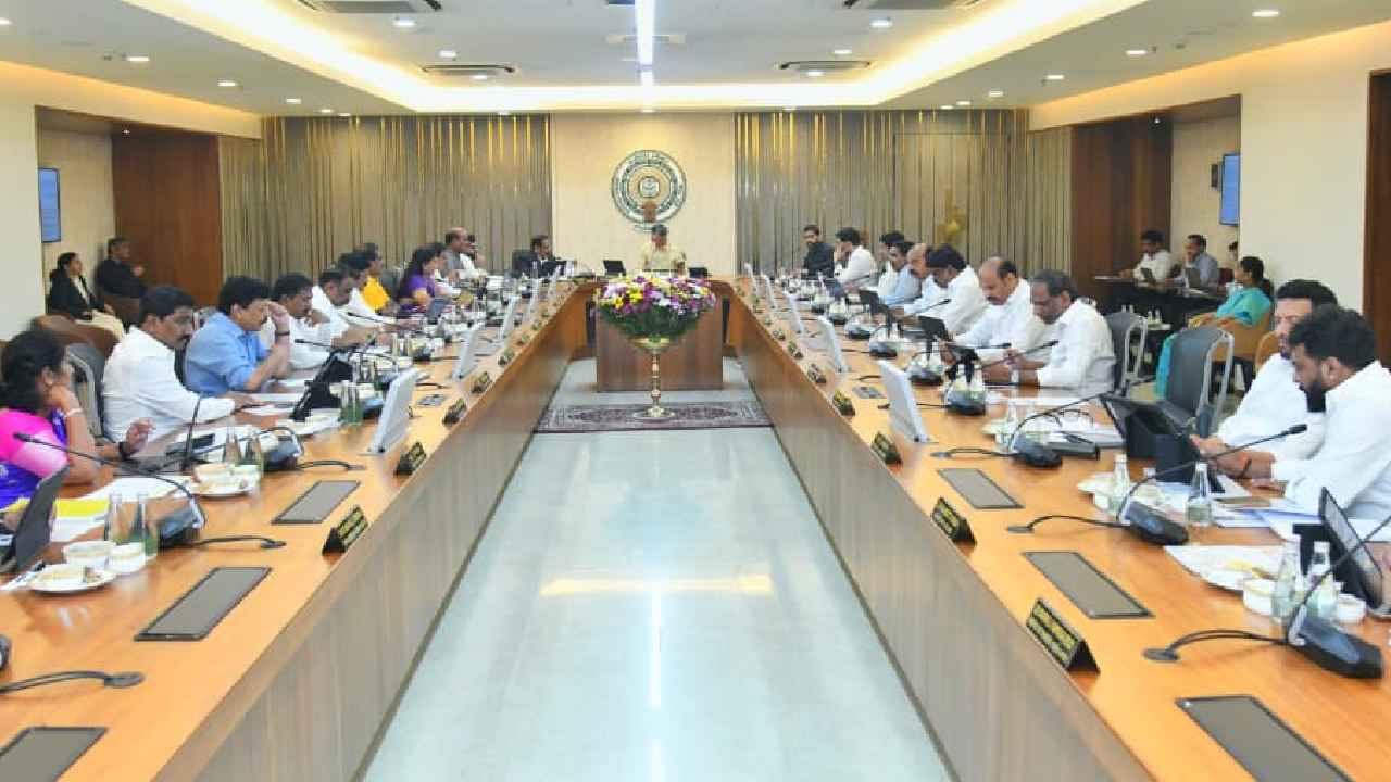 AP Cabinet Decisions: లక్ష 17వేల కోట్ల పెట్టుబడులు.. పర్యాటక ప్రాంతాల్లో స్టార్ హోటళ్లు.. ఏపీ క్యాబినెట్ కీలక నిర్ణయాలు AP Cabinet Decisions: లక్ష 17వేల కోట్ల పెట్టుబడులు.. పర్యాటక ప్రాంతాల్లో స్టార్ హోటళ్లు.. ఏపీ క్యాబినెట్ కీలక నిర్ణయాలు