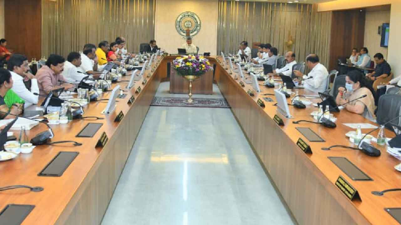 AP Cabinet Decisions: ఆటో, క్యాబ్ డ్రైవర్లకు రూ.15వేలు.. ఆ సంస్థలకు భూములు.. ఏపీ క్యాబినెట్ కీలక నిర్ణయాలు AP Cabinet Decisions: ఆటో, క్యాబ్ డ్రైవర్లకు రూ.15వేలు.. ఆ సంస్థలకు భూములు.. ఏపీ క్యాబినెట్ కీలక నిర్ణయాలు