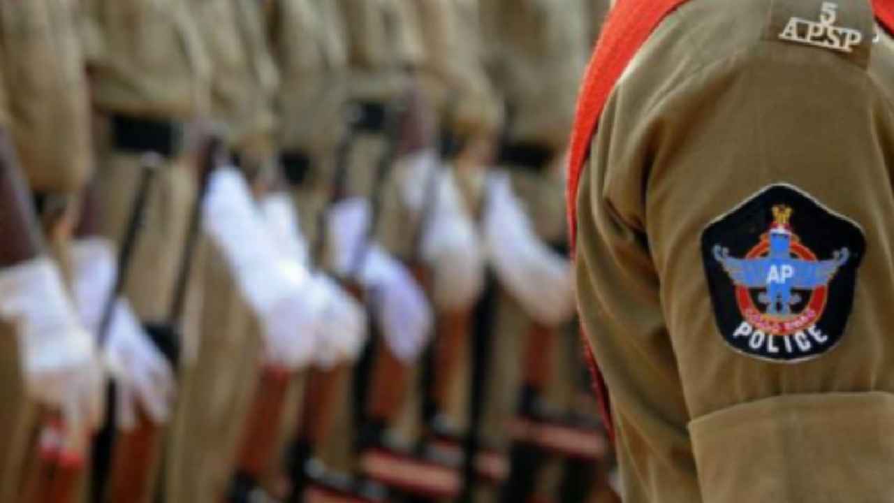 AP Police Jobs: ఏపీలో నిరుద్యోగులకు భారీ గుడ్ న్యూస్.. పోలీస్ శాఖలో 11వేలకు పైగా ఉద్యోగాలు.. AP Police Jobs: ఏపీలో నిరుద్యోగులకు భారీ గుడ్ న్యూస్.. పోలీస్ శాఖలో 11వేలకు పైగా ఉద్యోగాలు..