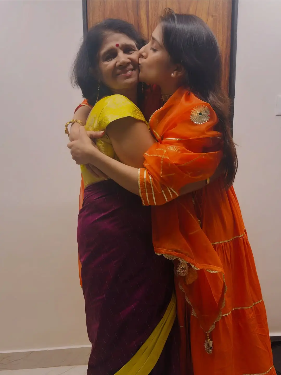 Anchor Rashmi Gautam celebrates Diwali with family