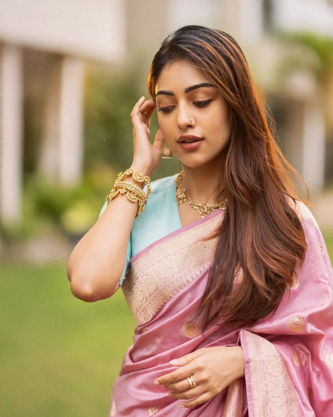 Anu Emmanuel Cute Looks in Saree for Dussehra