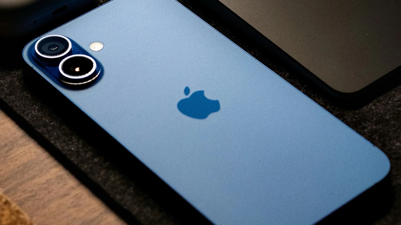 Apple iPhone 16e