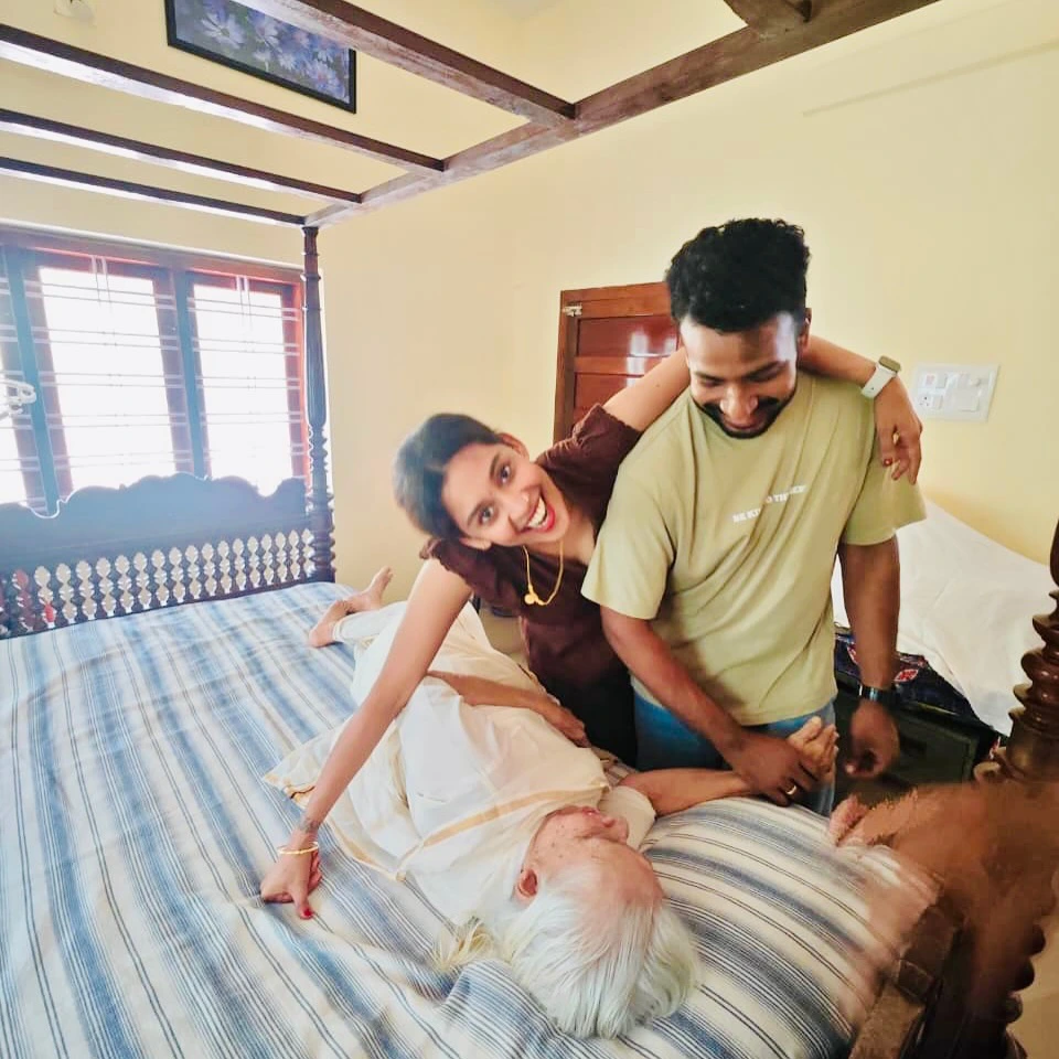 Singer Arya Dhayal Simple Register Marriage with her Lover