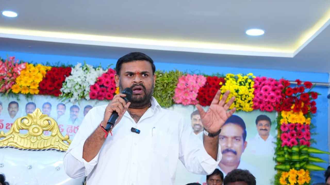 Bojjala Sudhir Reddy: ఆ వీడియో నమ్మేలా లేదు.. వారిని వదలను.. ఏ విచారణకైనా సిద్ధం- కోట వినుత డ్రైవర్ వీడియోపై ఎమ్మెల్యే బొజ్జల హాట్ కామెంట్స్.. Bojjala Sudhir Reddy: ఆ వీడియో నమ్మేలా లేదు.. వారిని వదలను.. ఏ విచారణకైనా సిద్ధం- కోట వినుత డ్రైవర్ వీడియోపై ఎమ్మెల్యే బొజ్జల హాట్ కామెంట్స్..