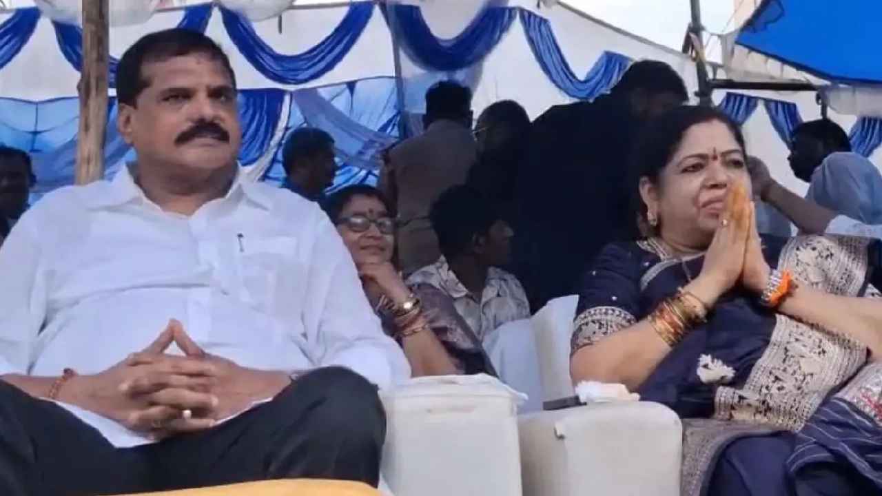 Botcha Satyanarayana: నన్ను అంతమొందించాలన్న కుట్ర? సిరిమాను ఉత్సవంలో ఘటనపై బొత్స సంచలన వ్యాఖ్యలు.. Botcha Satyanarayana: నన్ను అంతమొందించాలన్న కుట్ర? సిరిమాను ఉత్సవంలో ఘటనపై బొత్స సంచలన వ్యాఖ్యలు..