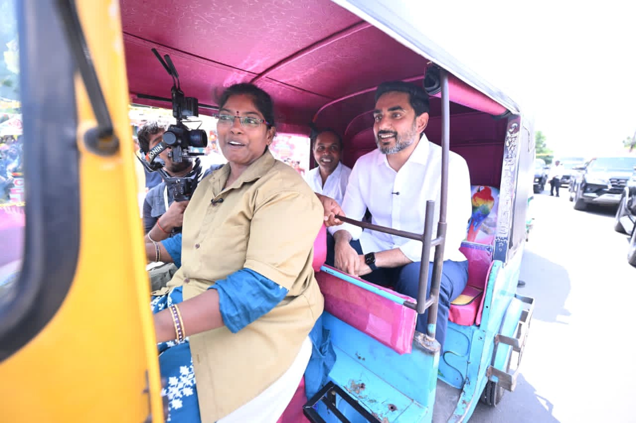 Chandrababu Pawan Kalyan Lokesh Wearing Auto Drivers Shirt