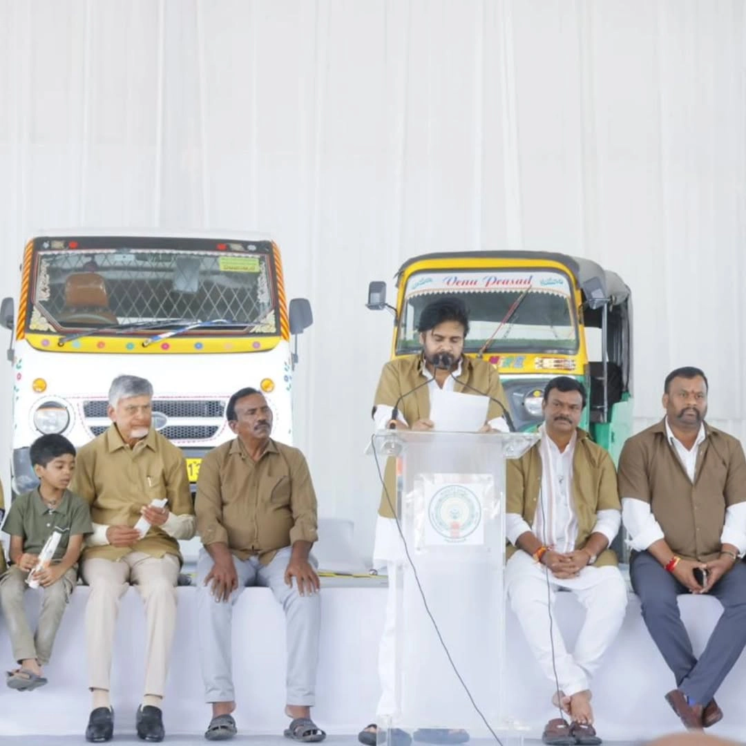 Chandrababu Pawan Kalyan Lokesh Wearing Auto Drivers Shirt