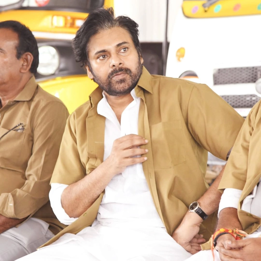 Chandrababu Pawan Kalyan Lokesh Wearing Auto Drivers Shirt