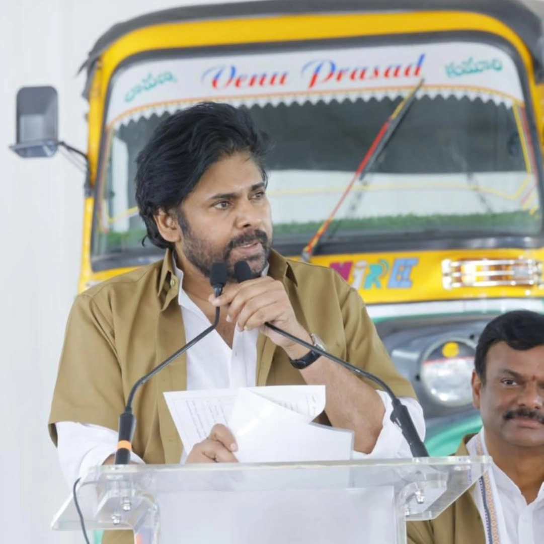 Chandrababu Pawan Kalyan Lokesh Wearing Auto Drivers Shirt
